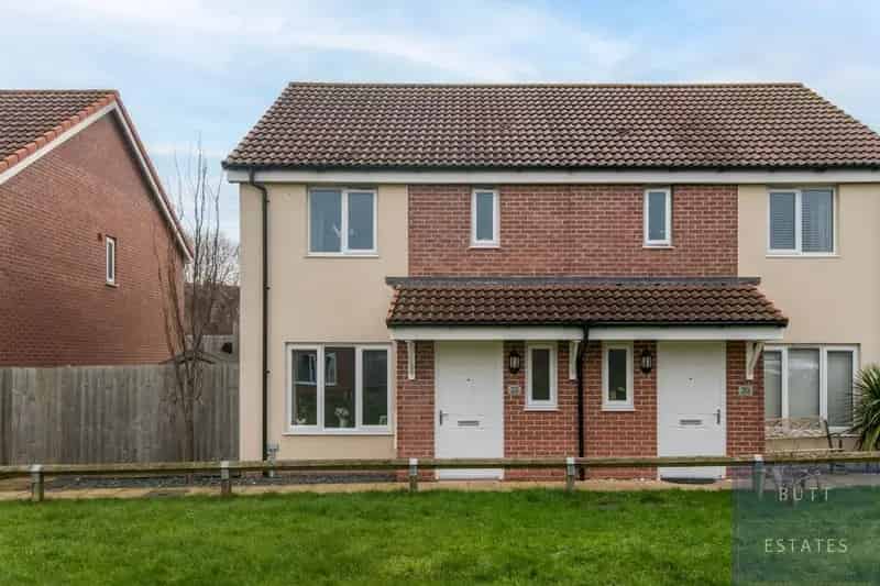 3 Bedroom Semi-Detached House for Sale