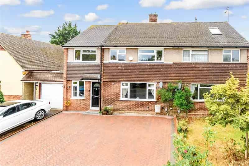 4 bedroom semi-detached house for sale