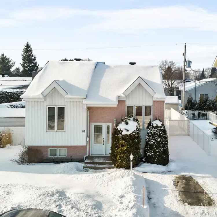 4 Bedroom House with Pool and Gazebo in Quiet Neighborhood