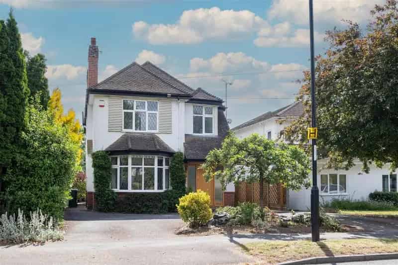 6 Bedroom Detached House For Sale