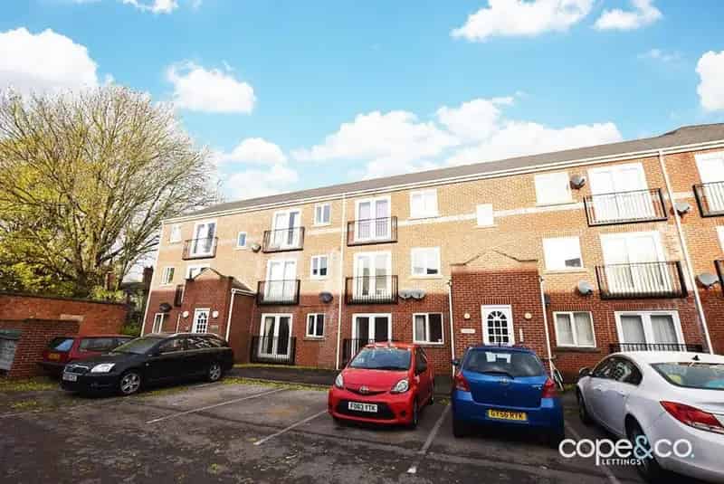 2 Bedroom Ground Floor Flat to Rent in Derby Near Royal Hospital