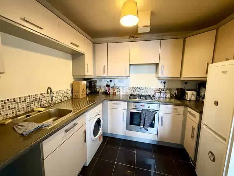 2 Bedroom Flat For Sale Modern Amenities Close To City Centre