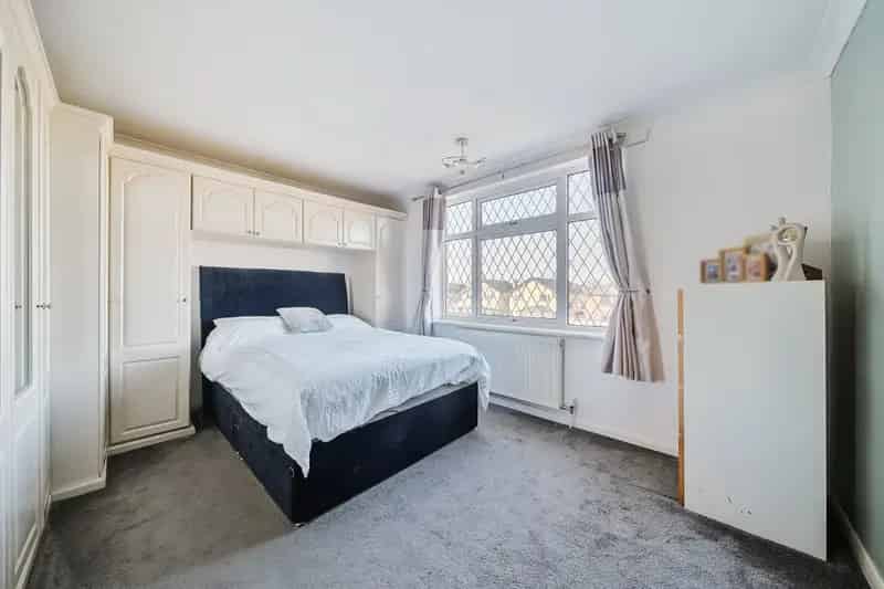 4 Bedroom Detached House for Sale in Caterham
