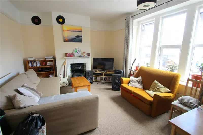 3 Bedroom Maisonette To Rent