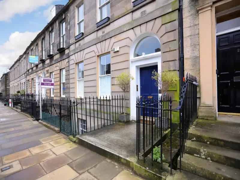 2 Bedroom Flat to Rent in Edinburgh New Town