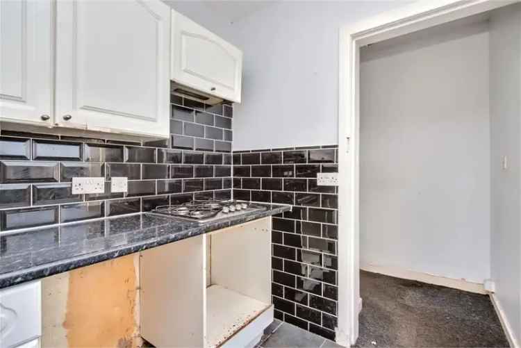 2 Bed Flat - Maindoor with 1 Reception Room