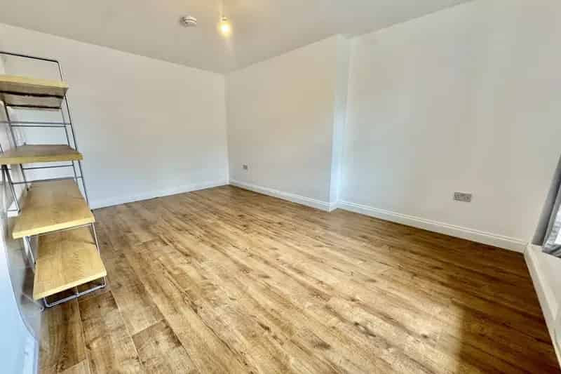 Spacious 1-Bed Flat with Modern Kitchen and Zero Deposit Guarantee