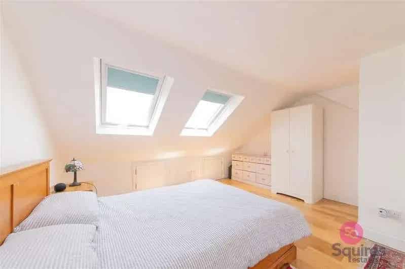 4 Bed House for Sale in North Finchley - Chain Free