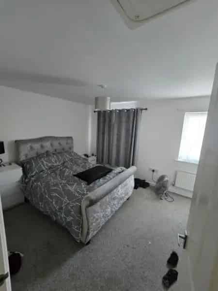 Family Home near Schools Shops Parks M5