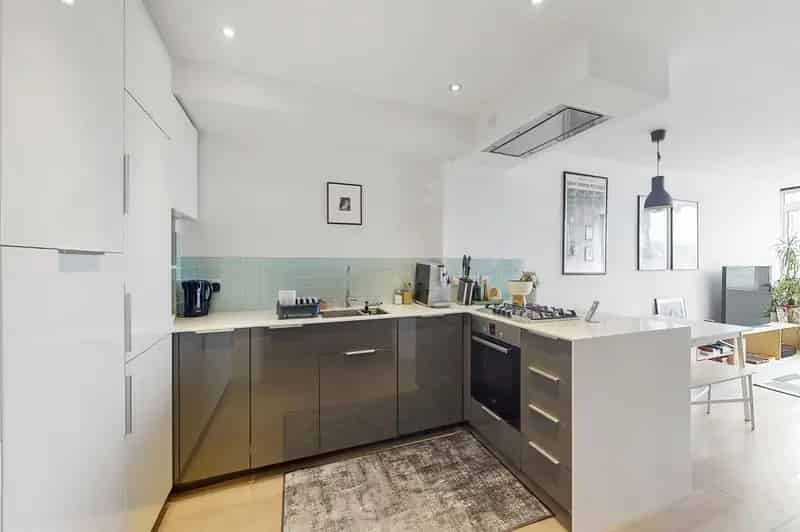 2 Bedroom Apartment Near Brick Lane City Views