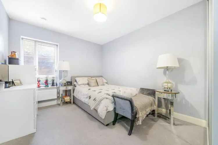 2 Bedroom Flat House to Rent in Clapham