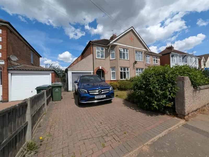 3 Bedroom Semi Detached House to Rent