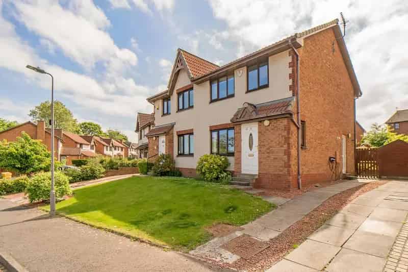 3 Bedroom Semi-Detached House for Sale in Liberton