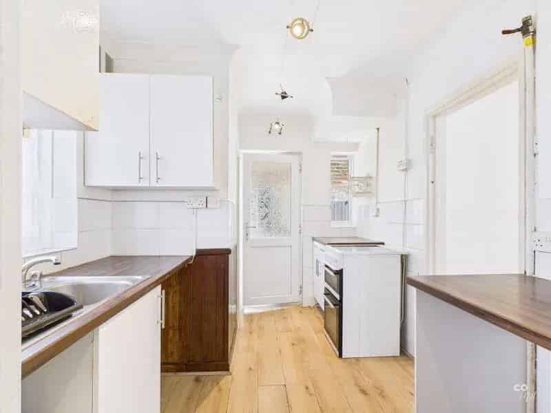 3 Bedroom Semi-Detached House for Sale in Bevendean, Brighton