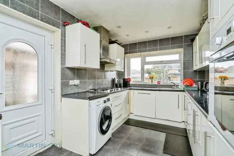4 Bedroom Semi Detached House Near Goldsworth Park Centre