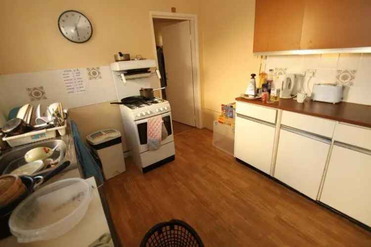 4 Bedroom Semi-Detached House in Winton Bournemouth - Student Property