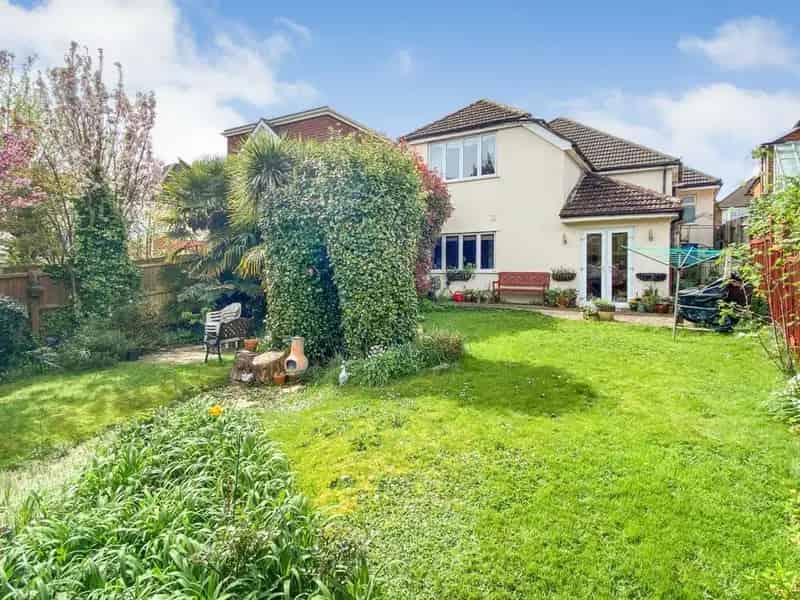 3 Bedroom Detached Chalet Bungalow For Sale
