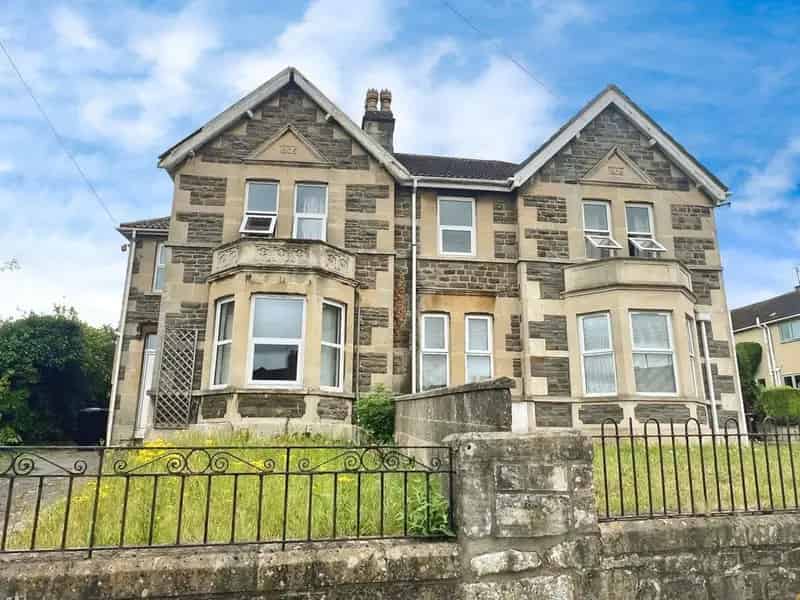 4 Bedroom Semi Detached House For Sale