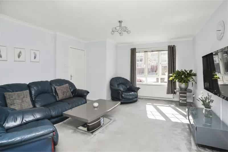 3 Bed Detached House with 2 Reception Rooms and Large Garden