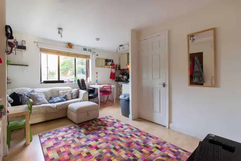 2 Bedroom Flat House to Rent