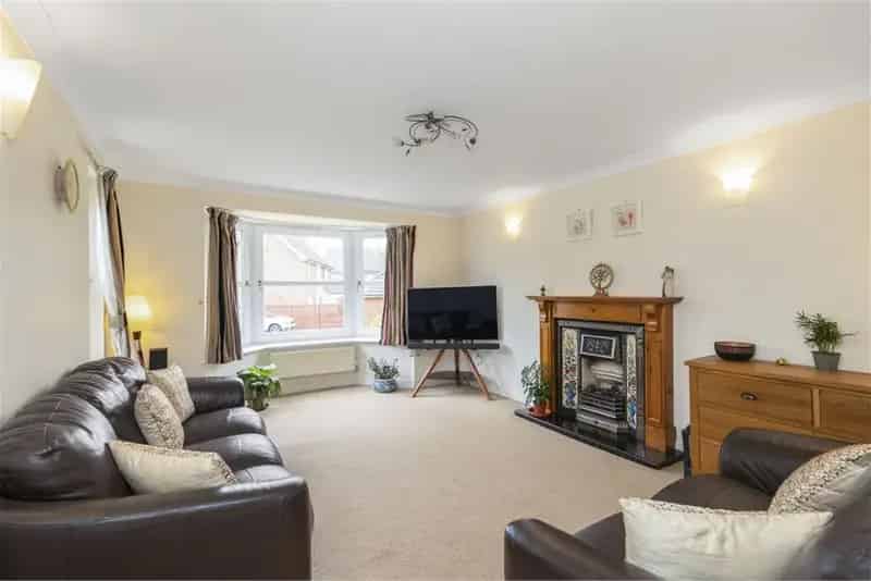 4 Bed Detached House with 4 Reception Rooms