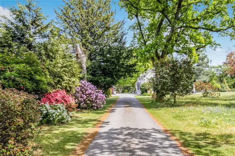 7 Bedroom Detached House with 24 Acres and New Forest Access