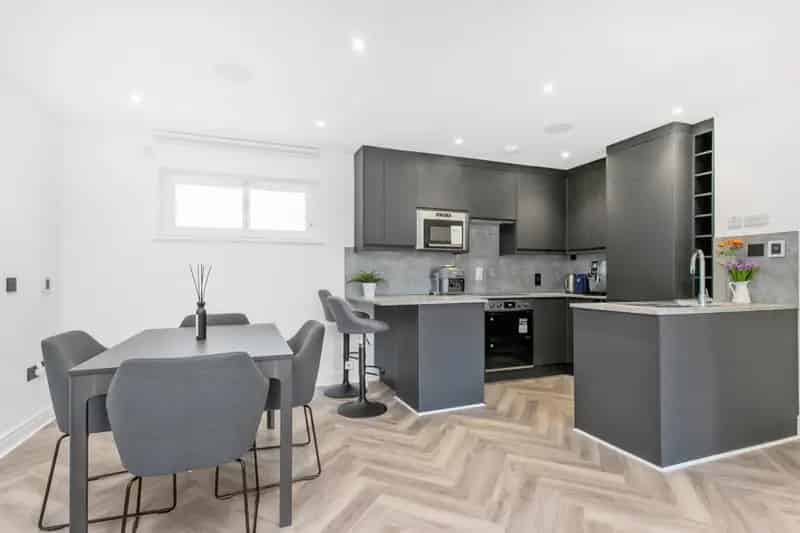 2 Bedroom Flat for Sale in Aldgate Triangle Central London