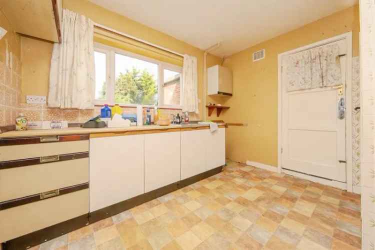 3 Bed Semi-Detached House with Driveway Parking and Garden