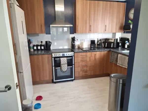 2 Bed Ground Floor Flat Near Beach Shops Train Station