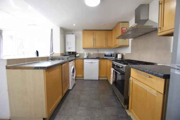6 Bedroom Student House Near Winton High Street