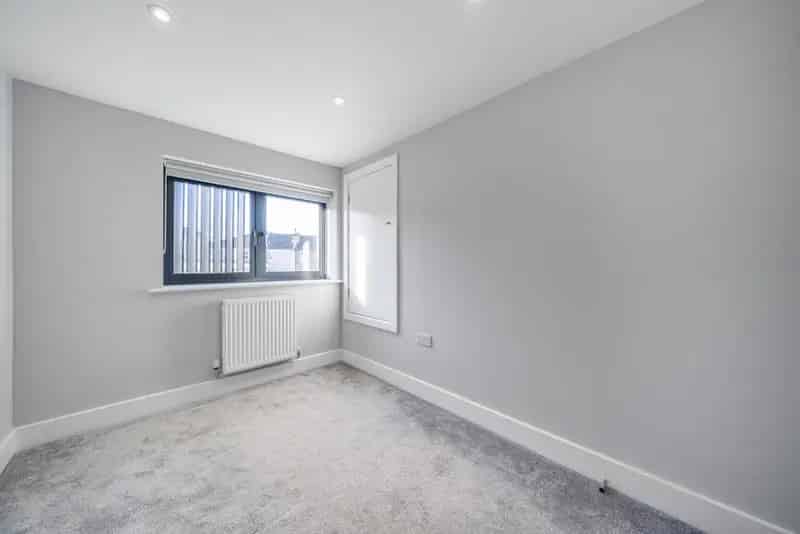 Two Bedroom Mid Terrace House Contemporary Features No Onward Chain