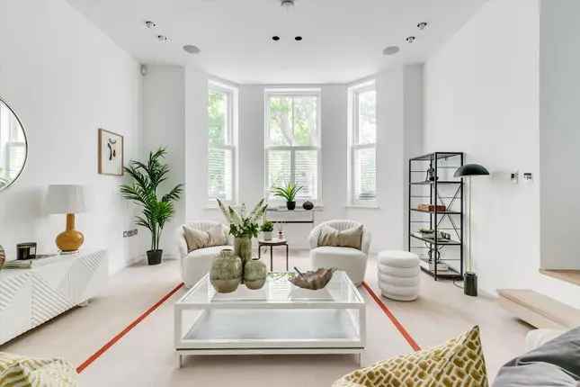 Luxury Duplex Maisonette for Sale in Norland Square Notting Hill W11