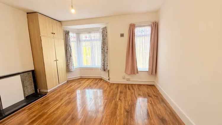 House For Rent in Edinburgh Road, London, England