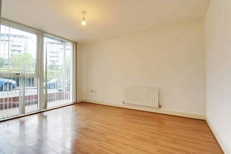 2 Bedroom Apartment with Private Entrance and Parking