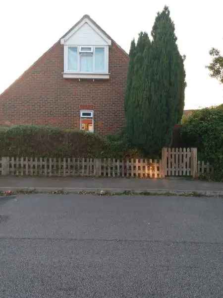 Bungalow For Rent in Rother, England