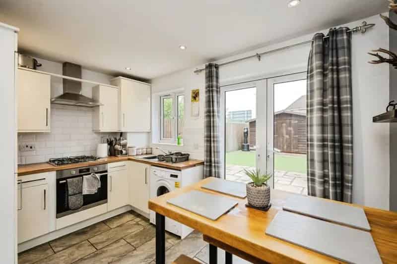 4 Bedroom Semi-Detached Family Home with Off-Street Parking