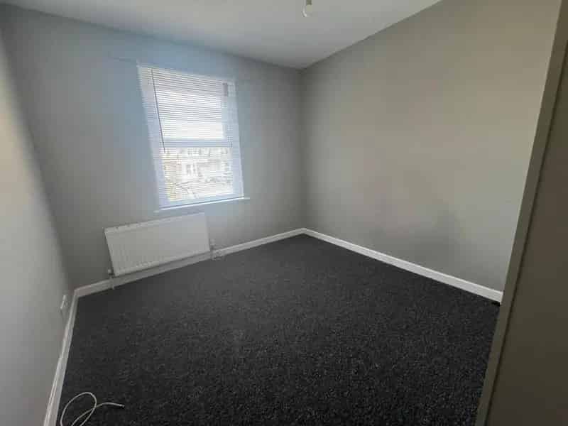 2 Bedroom Flat to Rent Easton Newly Decorated