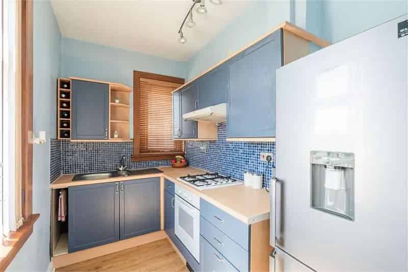 2 Bed Flat Lower Villa with Driveway and Garden