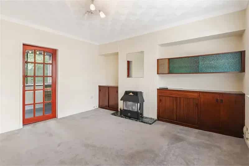 2 Bed Semi Detached House with Garden