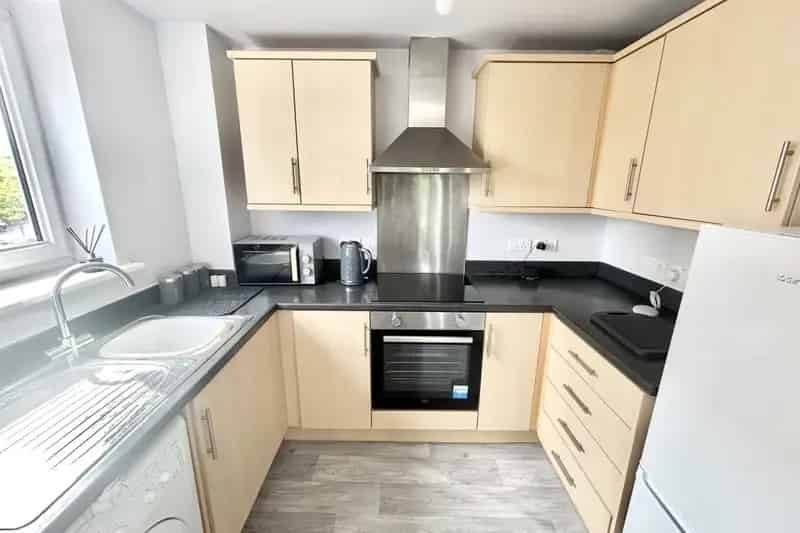 Modern 1-Bedroom Apartment in Eastleigh Near Train Station