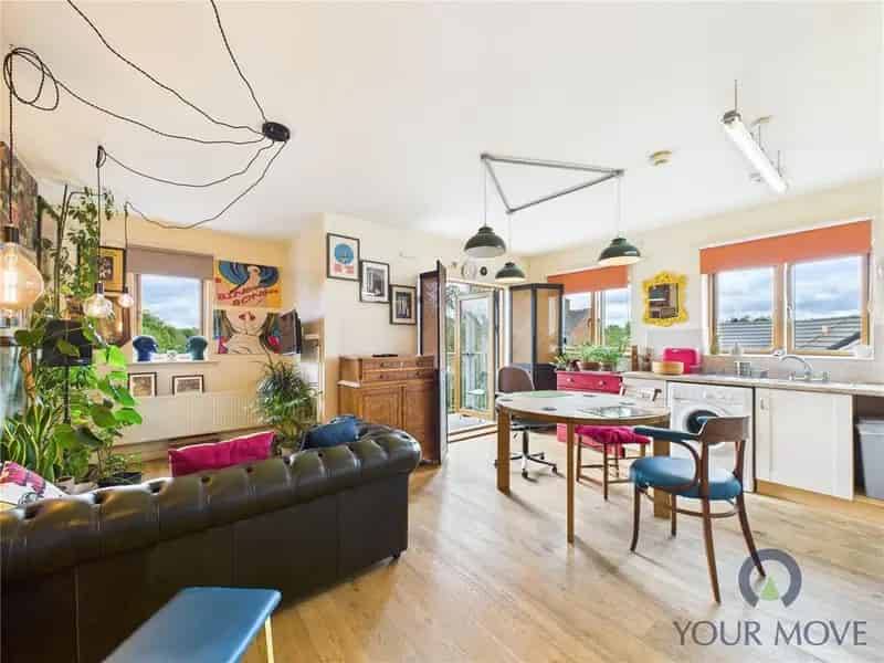2 Bedroom Flat for Sale - Spacious Apartment with Balcony and Parking