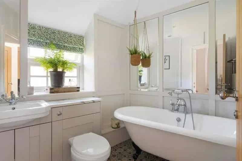 3 Bed Character Cottage For Sale in Charminster