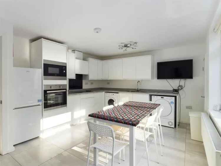 6 Bedroom Student House 2025