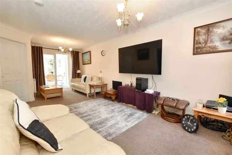 House For Sale in Leeds, England