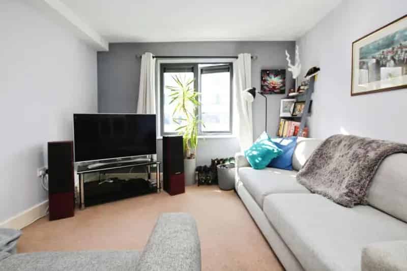 2 Bedroom Apartment to Rent Centro Building