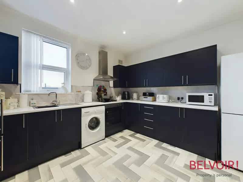 Victorian House with Two Apartments Near Nottingham City Centre