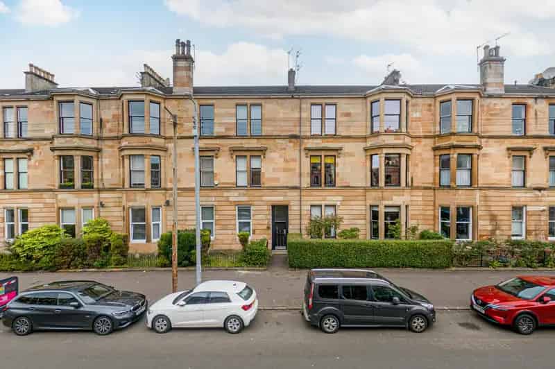 3 Bedroom Apartment for Sale in Shawlands Glasgow