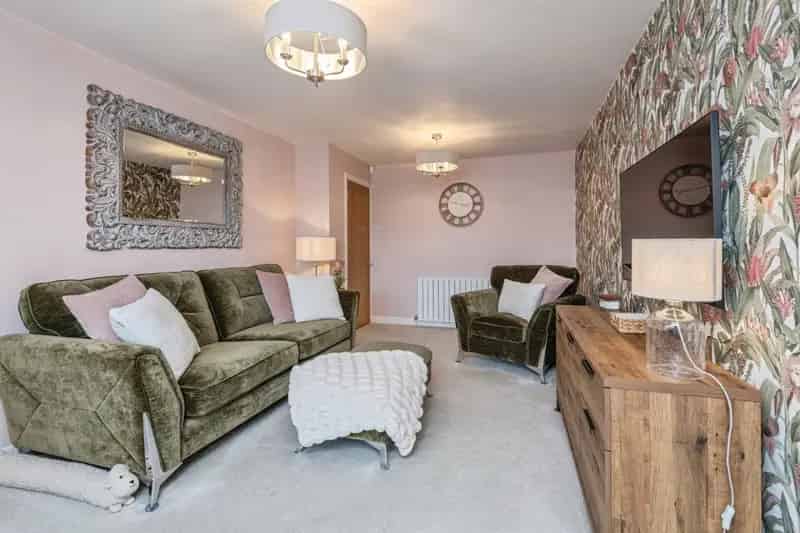 Modern 2-Bed Bungalow Near Morley Town Centre