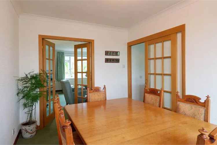 3 Bed Detached Bungalow with 2 Reception Rooms and Garage