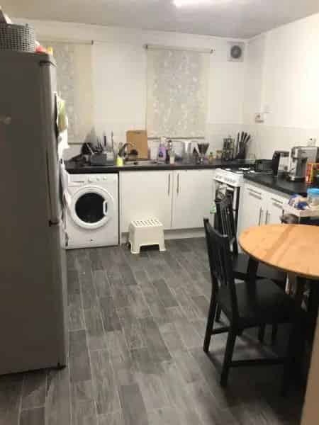 2 Bedroom Ground Floor Flat Near Meadowhall